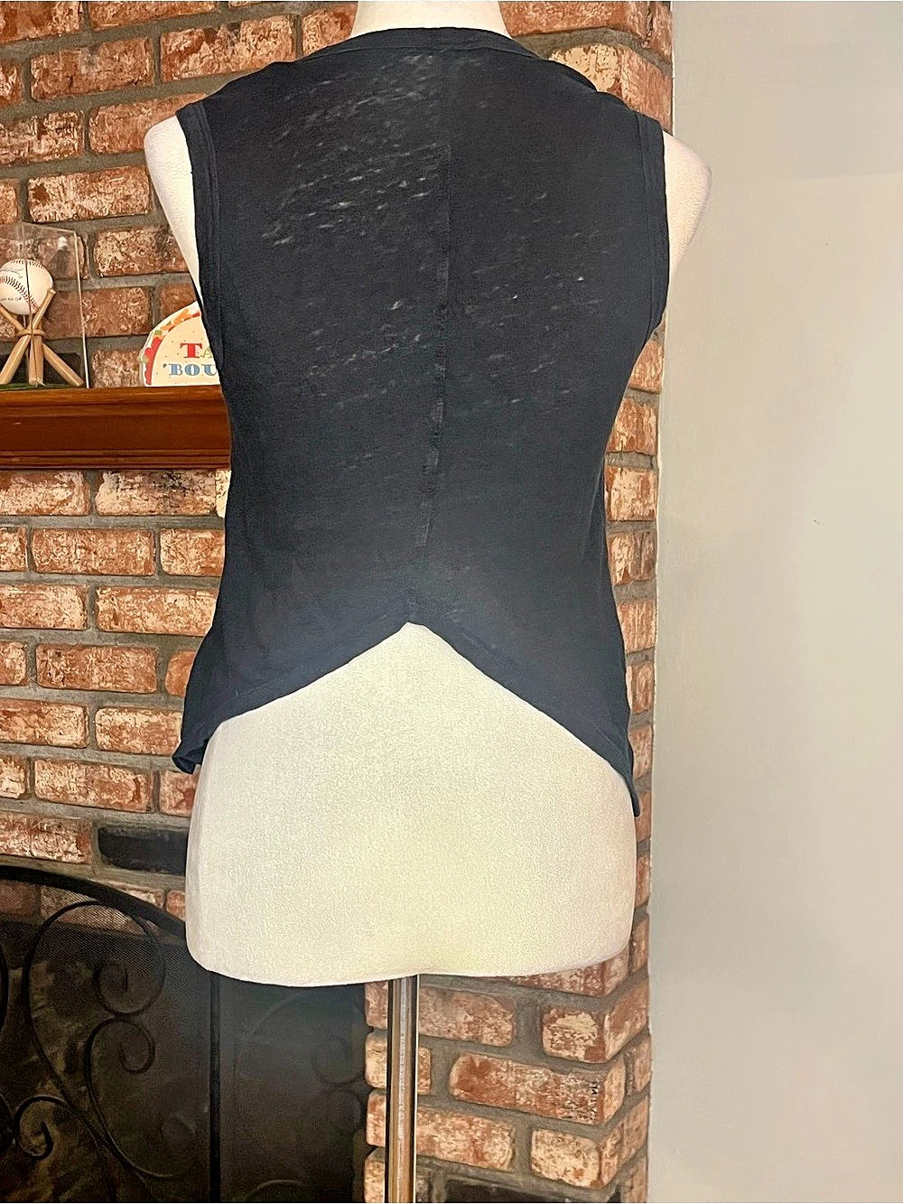 A.L.C. $125 NWOT Black 100% Linen Sleeveless Crossover Back Tank Top - Picture 3 of 3